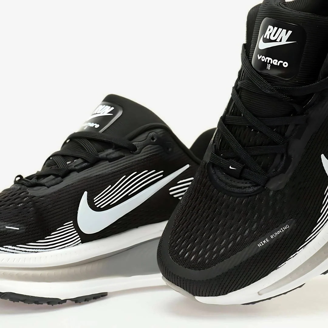 Nike Vomero 18 - Preto\Branco\Cinza