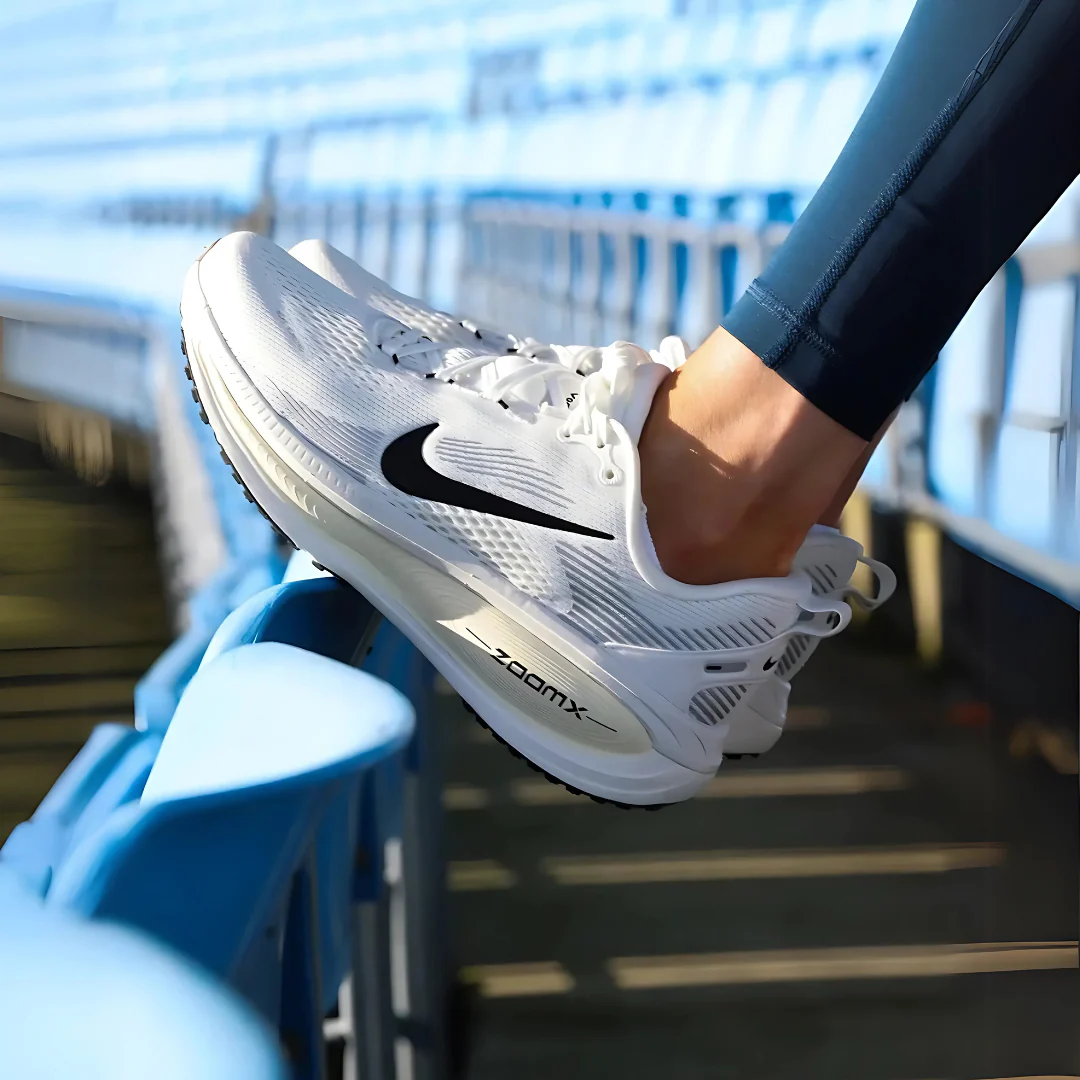 Nike Vomero 18 - Branco\Bege