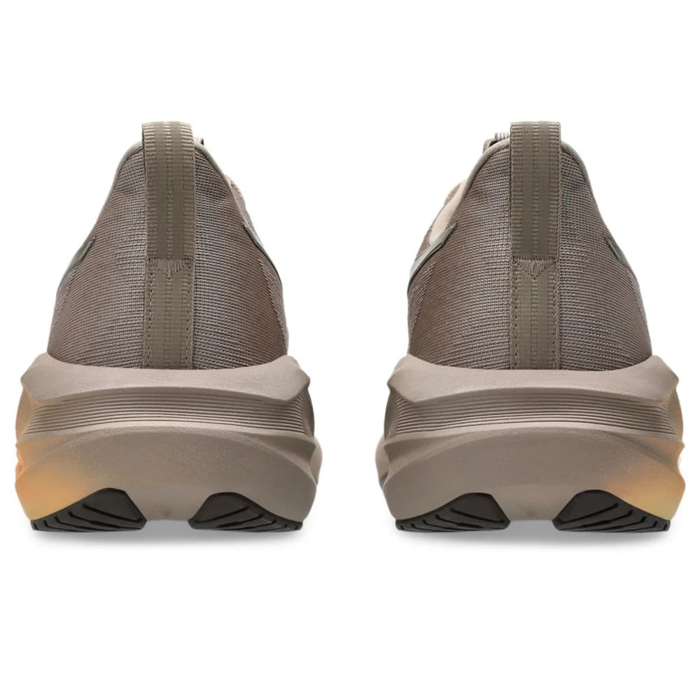 Asics NovaBlast 5 Luxe - Dourado Marrom