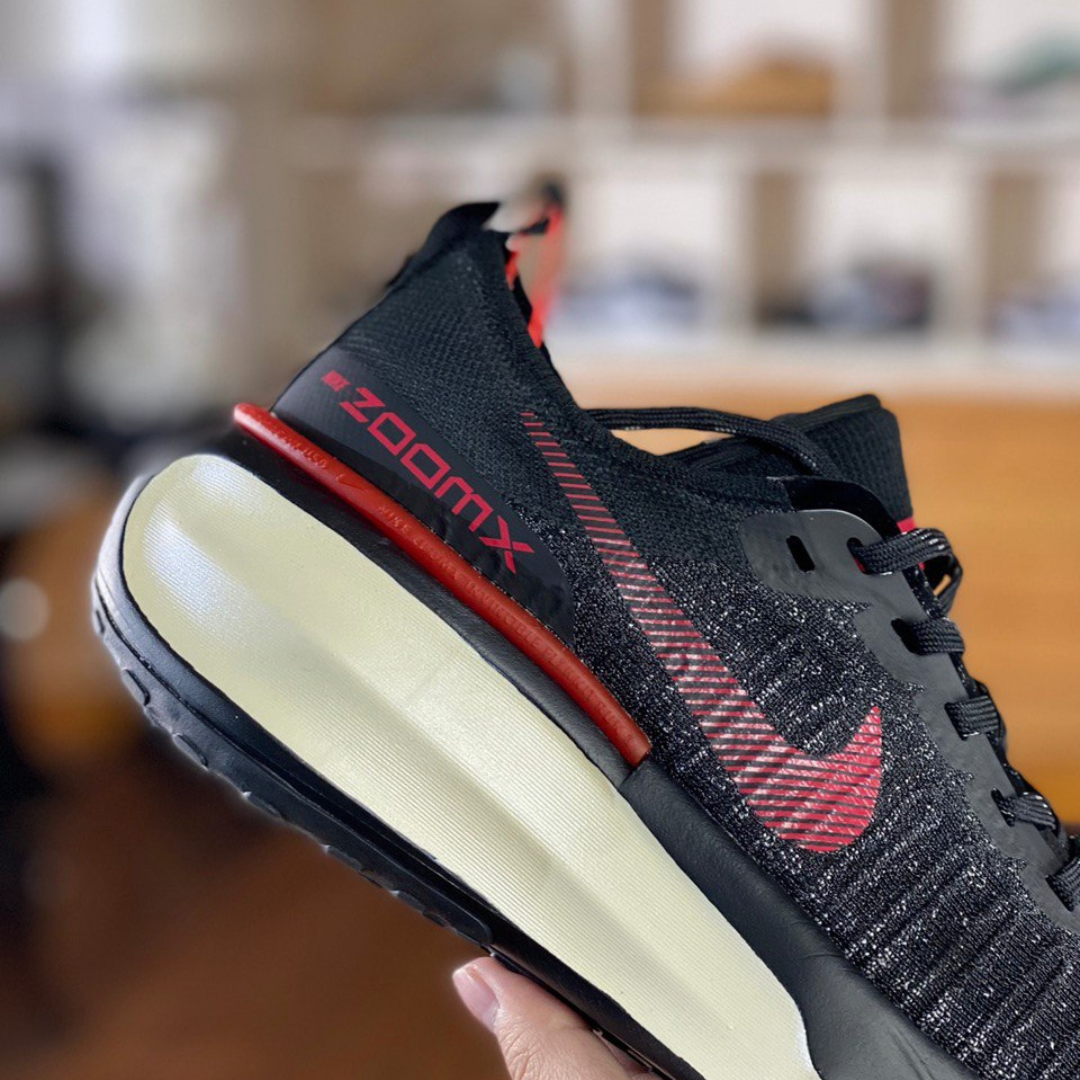 Nike Invincible Run 3 - Preto Vermelho