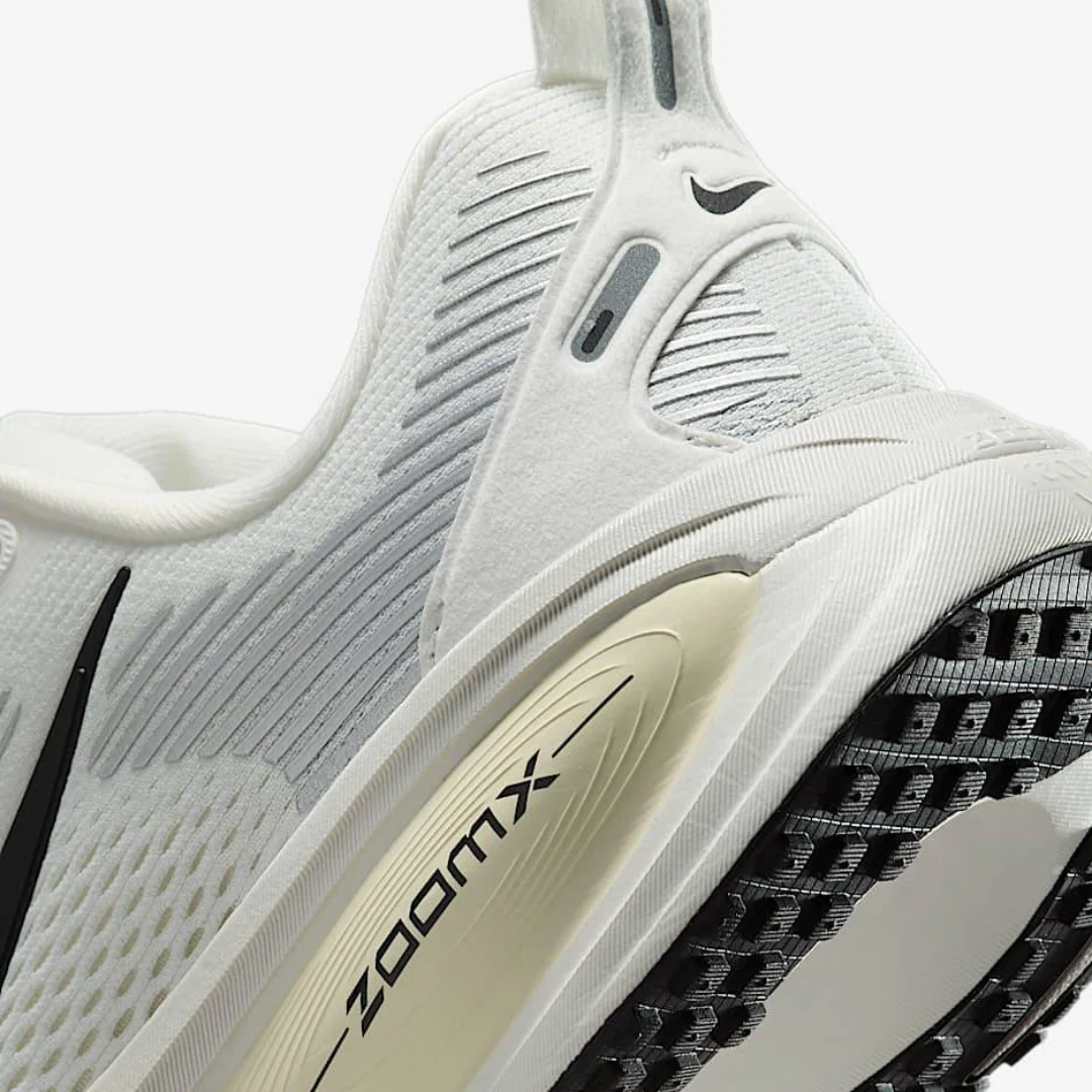 Nike Vomero 18 - Branco\Bege