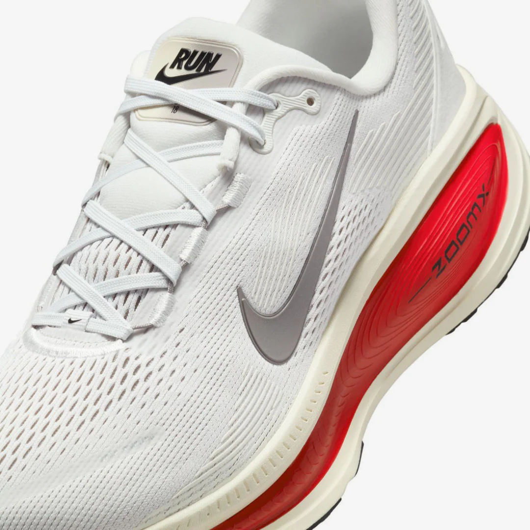 Nike Vomero 18 - Branco\Vermelho