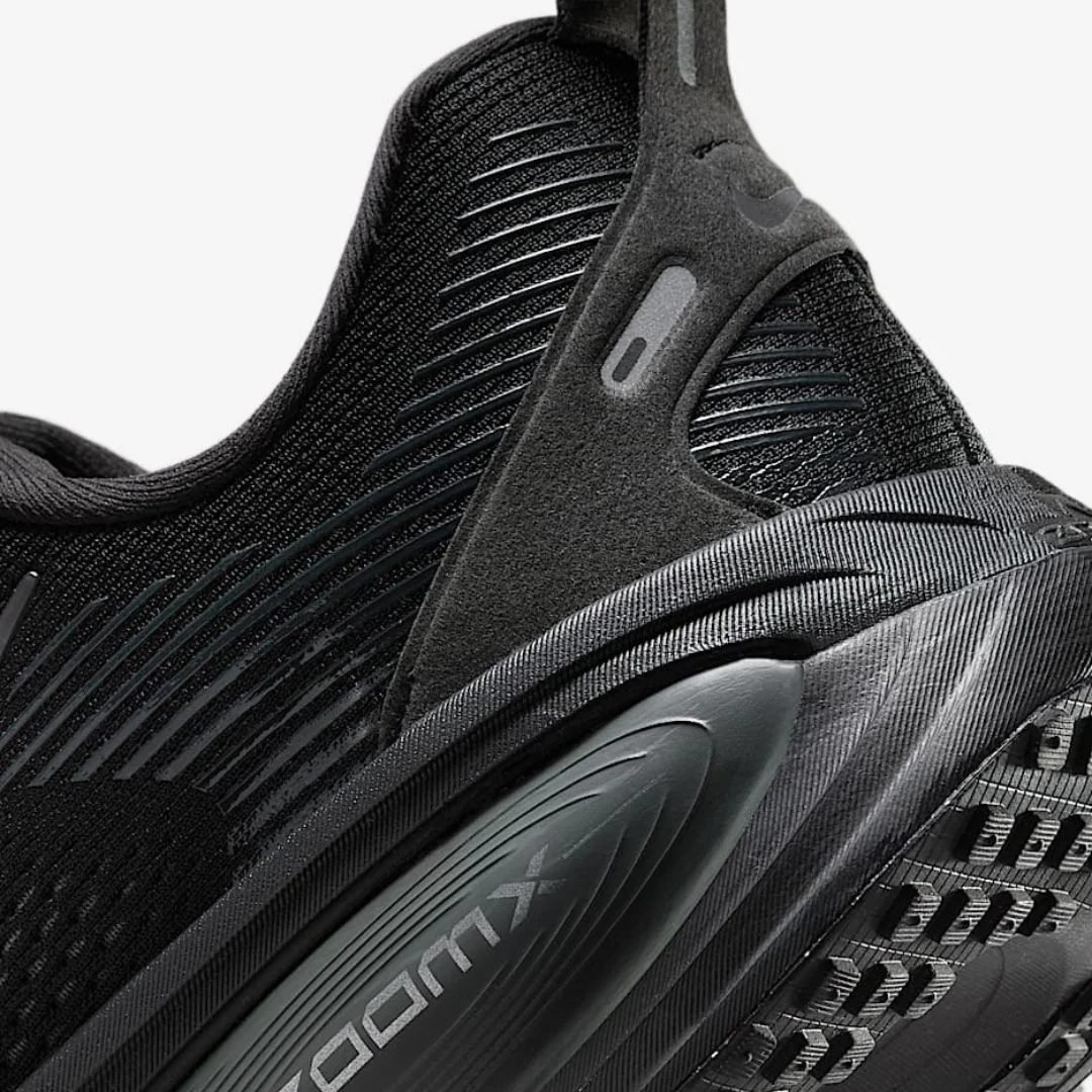 Nike Vomero 18 - Preto