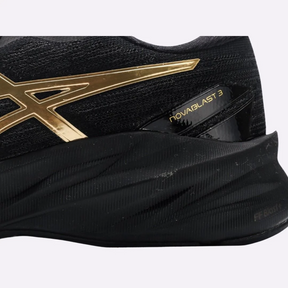 Asics NovaBlast 3 Preto e Dourado