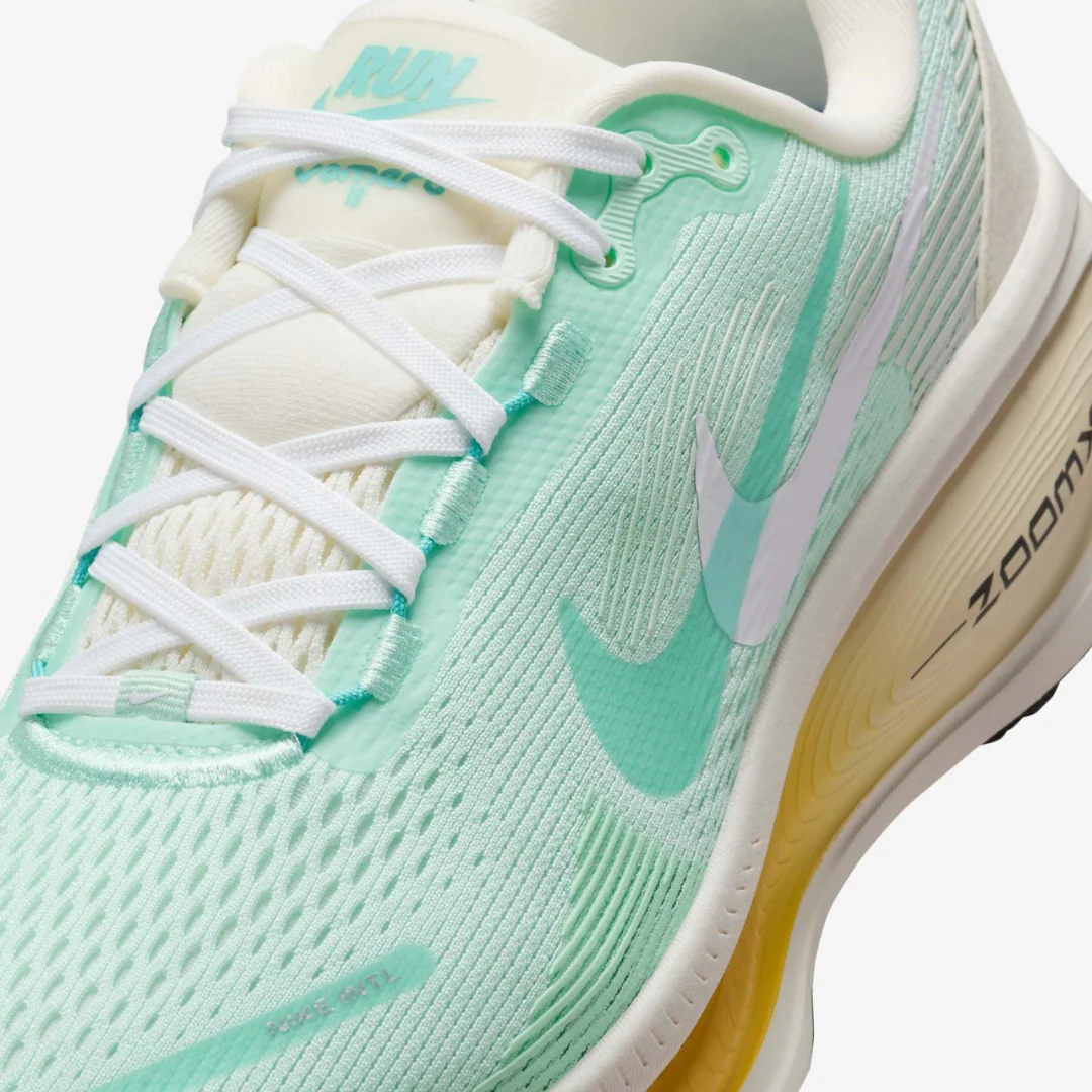 Nike Vomero 18 - Flash Aqua\Bege