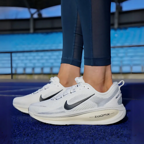Nike Vomero 18 - Branco\Bege