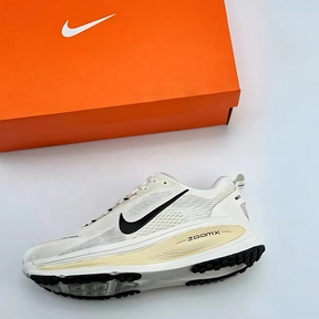 Nike Vomero 18 - Branco\Bege