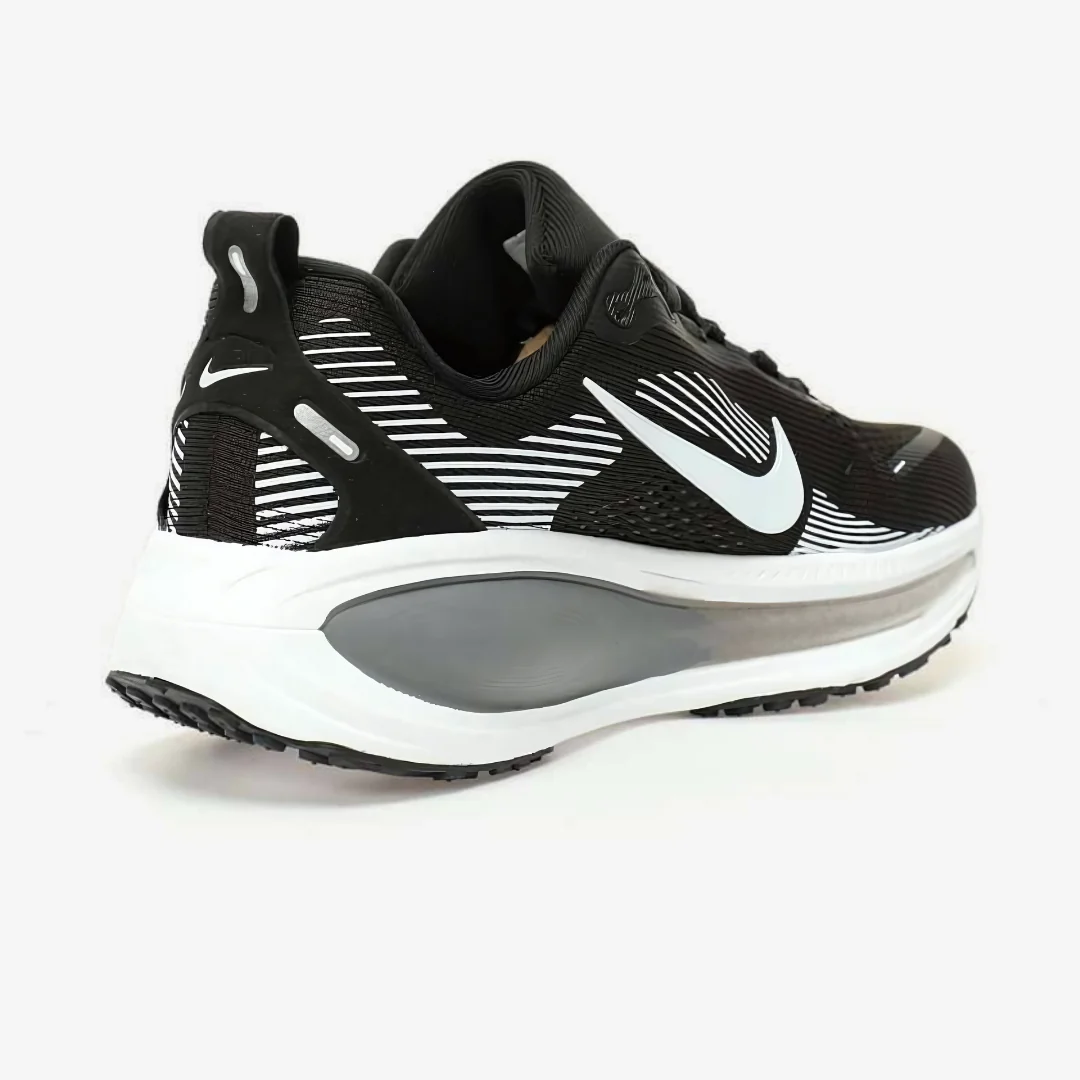 Nike Vomero 18 - Preto\Branco\Cinza