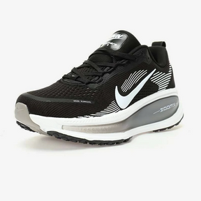 Nike Vomero 18 - Preto\Branco\Cinza