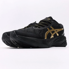 Asics NovaBlast 3 Preto e Dourado