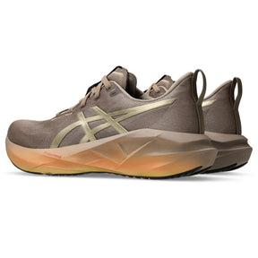Asics NovaBlast 5 Luxe - Dourado Marrom