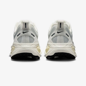 Nike Vomero 18 - Branco\Bege