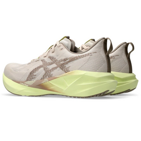 Asics NovaBlast 5 - Bege Marrom