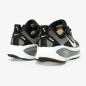 Nike Vomero 18 - Preto\Branco\Cinza