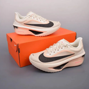 Nike Zoom Fly 6 Bege