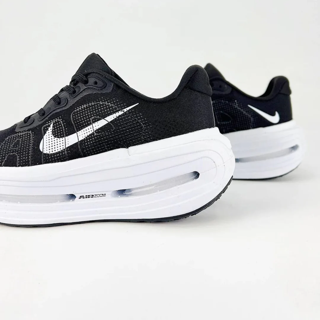 Nike Vomero Premium - Preto Branco
